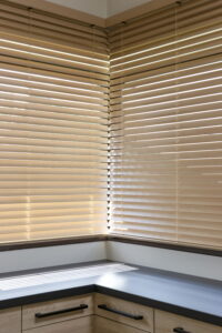 וילון ונציאני עץ למטבח